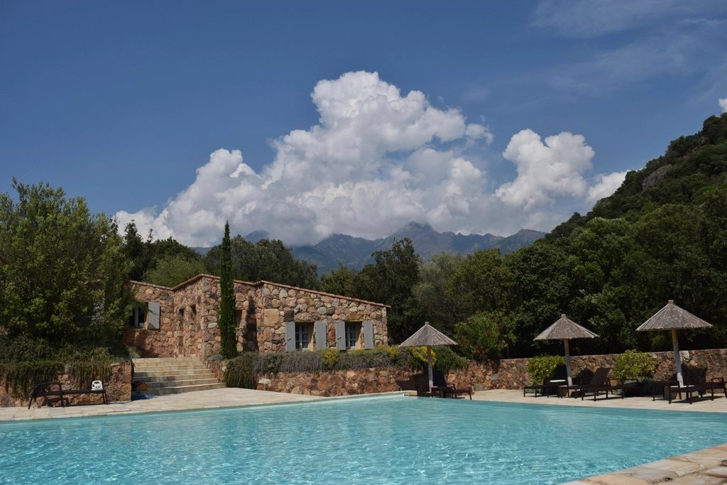 Casa con jardín en Coatepeque, salida a Colomba - foto 1